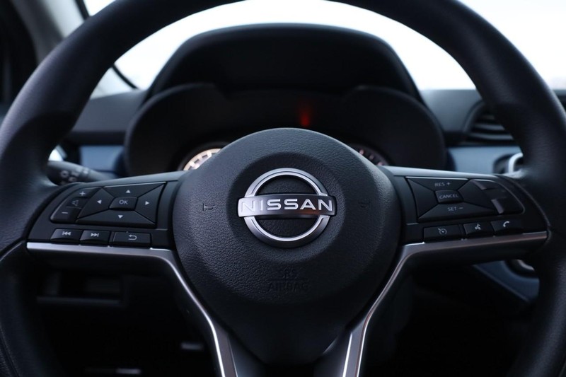 Nissan Versa Vehicle Image 09