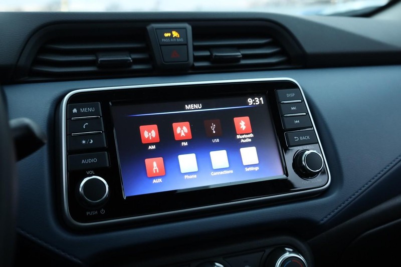 Nissan Versa Vehicle Image 11