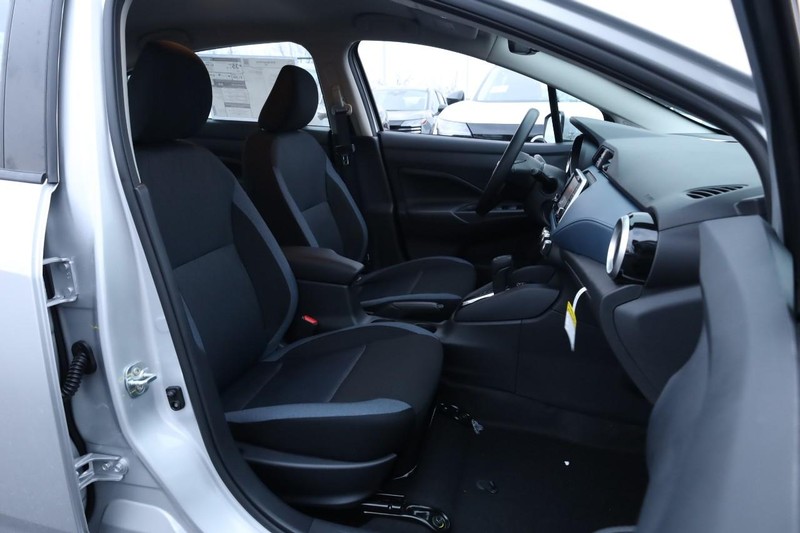 Nissan Versa Vehicle Image 23