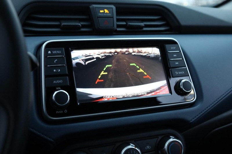 Nissan Versa Vehicle Image 12