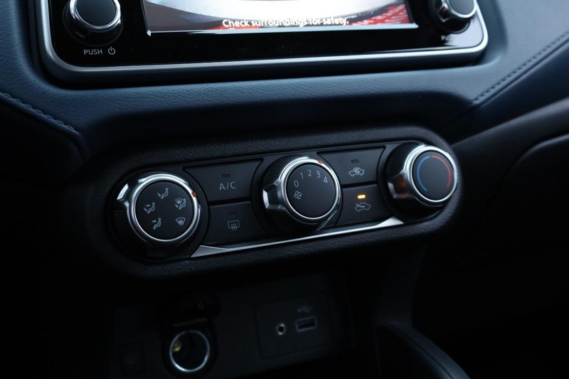 Nissan Versa Vehicle Image 13