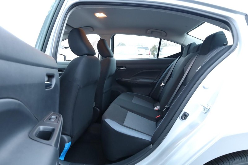 Nissan Versa Vehicle Image 19