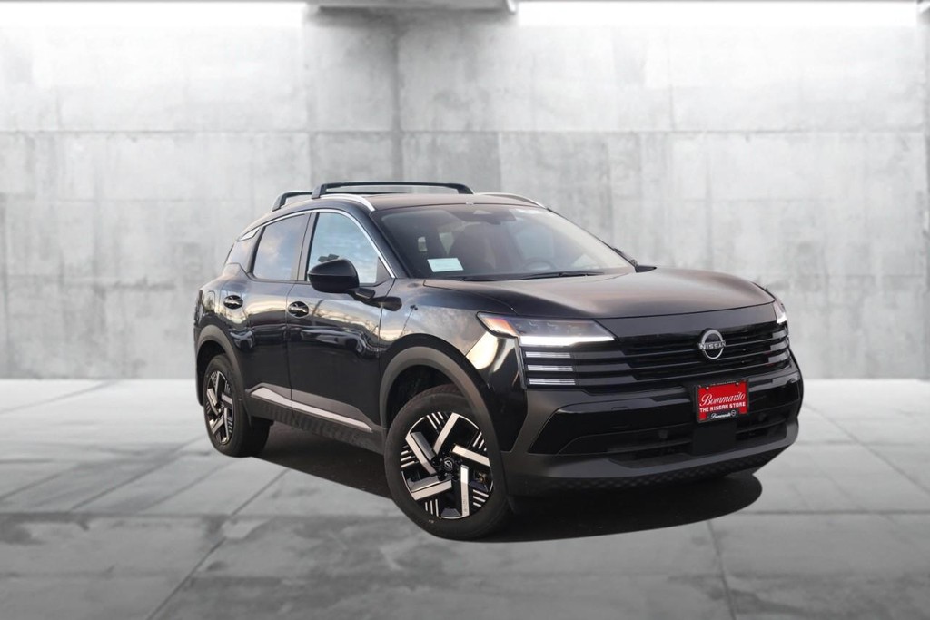 Nissan Kicks Vehicle Image 02