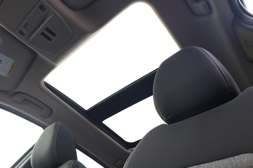 Nissan Kicks Vehicle Image 07