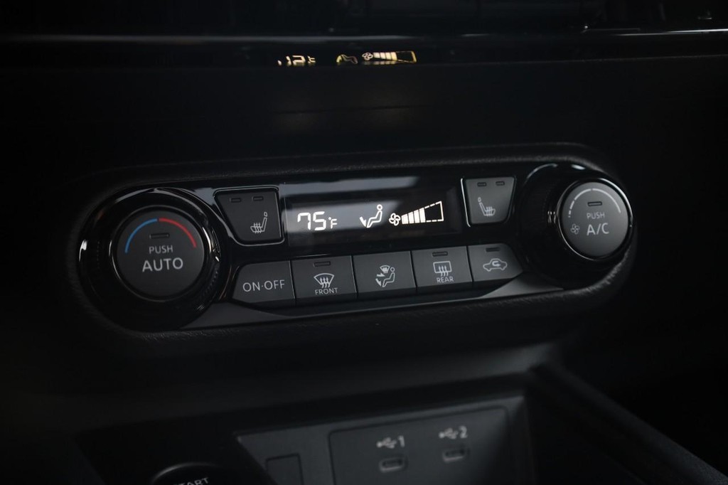 Nissan Kicks Vehicle Image 15