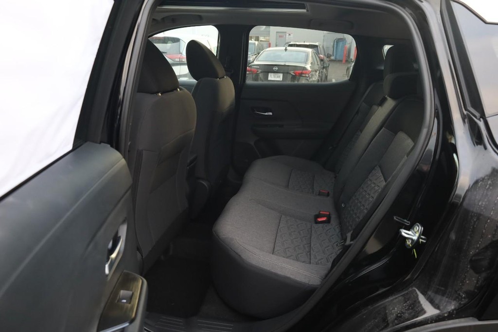 Nissan Kicks Vehicle Image 22