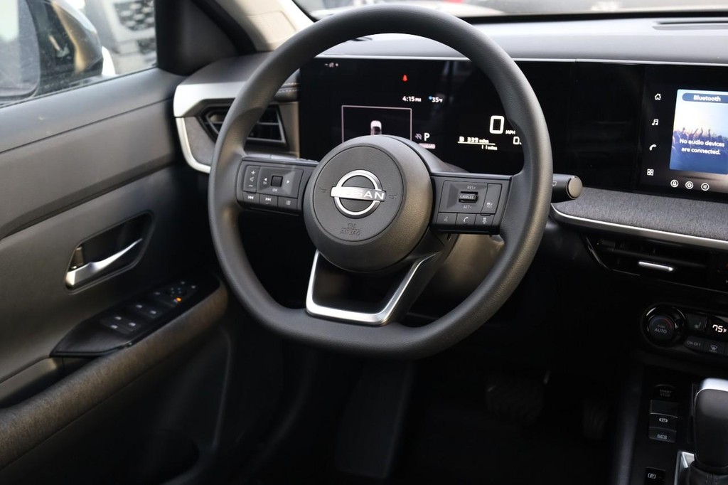 Nissan Kicks Vehicle Image 24