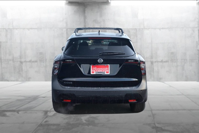 Nissan Kicks Vehicle Image 06