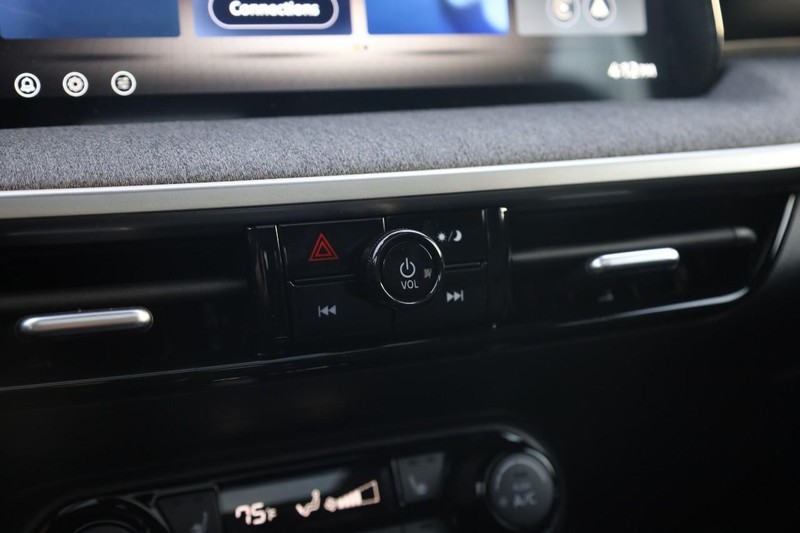 Nissan Kicks Vehicle Image 14