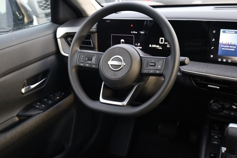 Nissan Kicks Vehicle Image 24