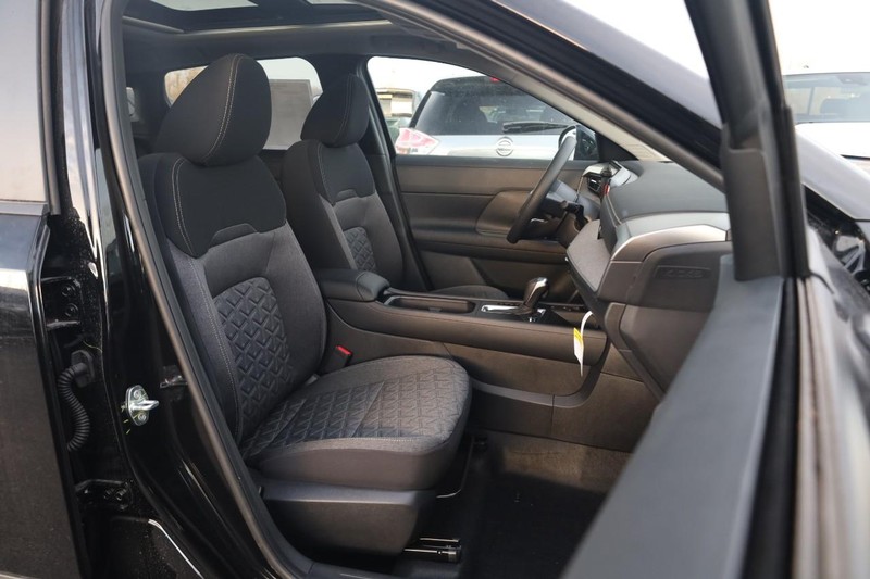 Nissan Kicks Vehicle Image 25