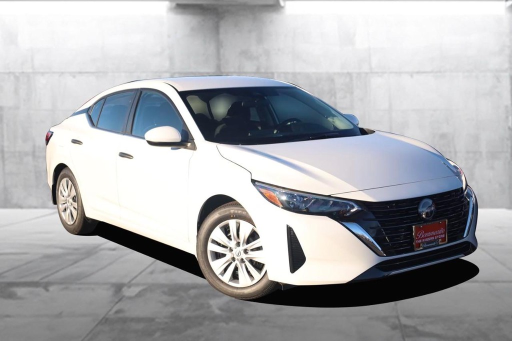 Nissan Sentra Vehicle Image 02