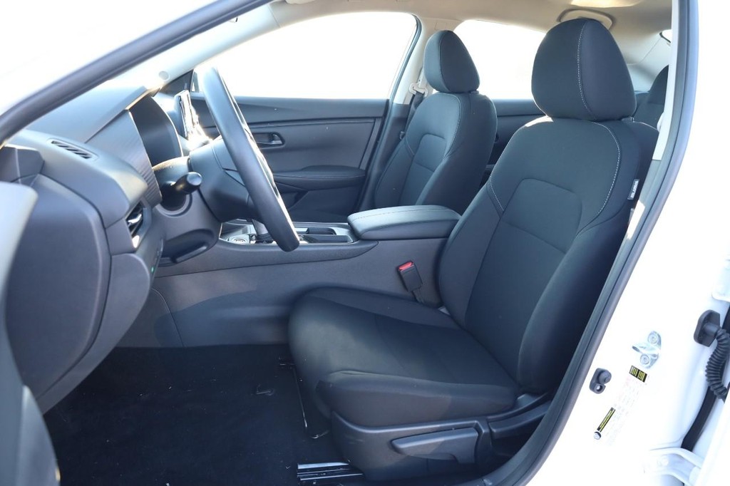 Nissan Sentra Vehicle Image 08