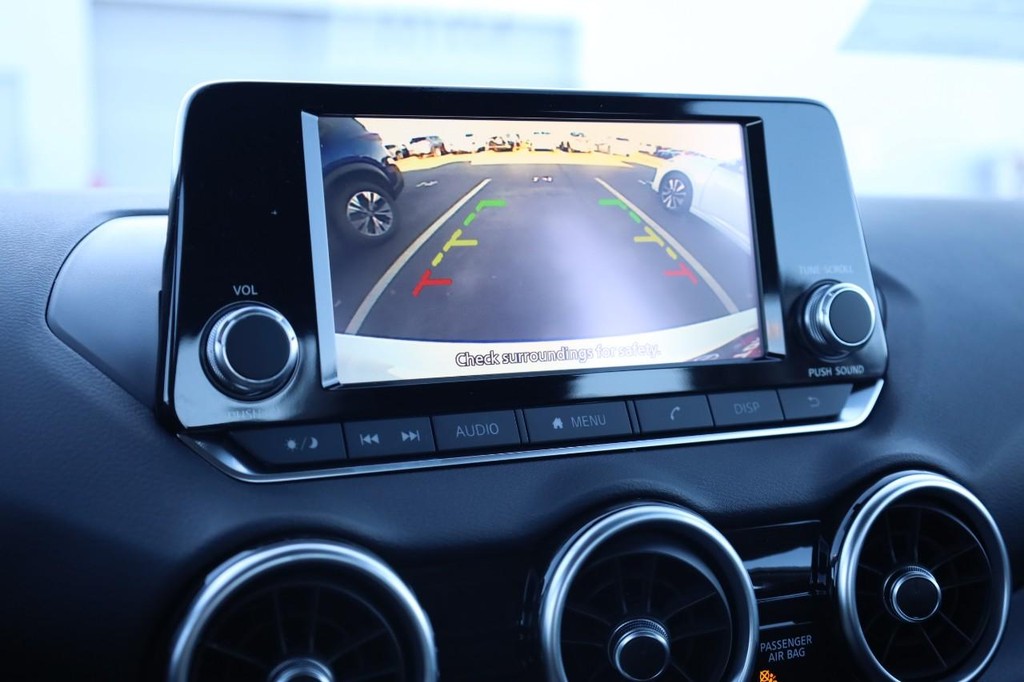 Nissan Sentra Vehicle Image 12