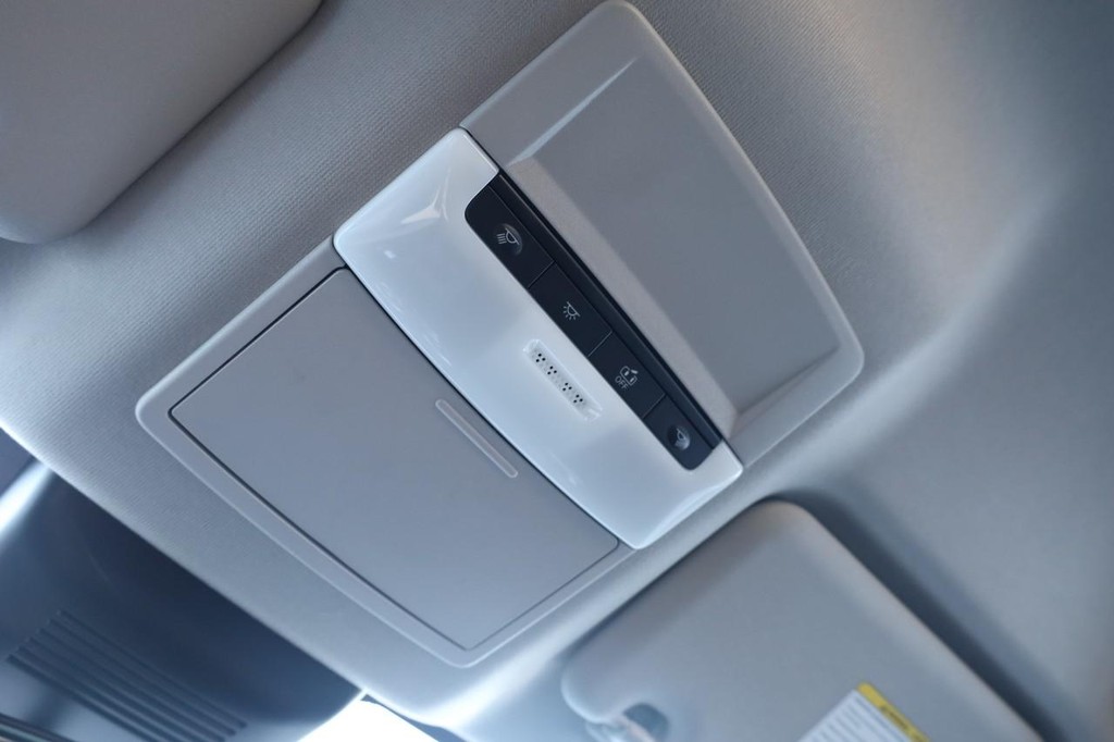 Nissan Sentra Vehicle Image 16