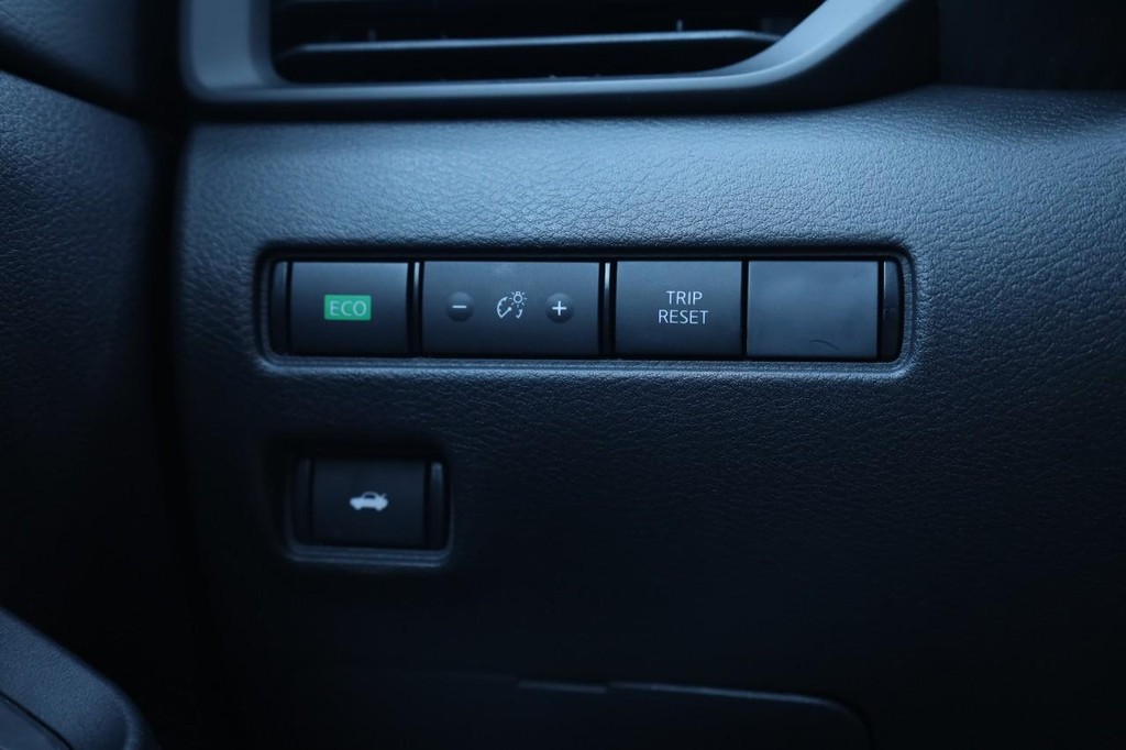 Nissan Sentra Vehicle Image 18