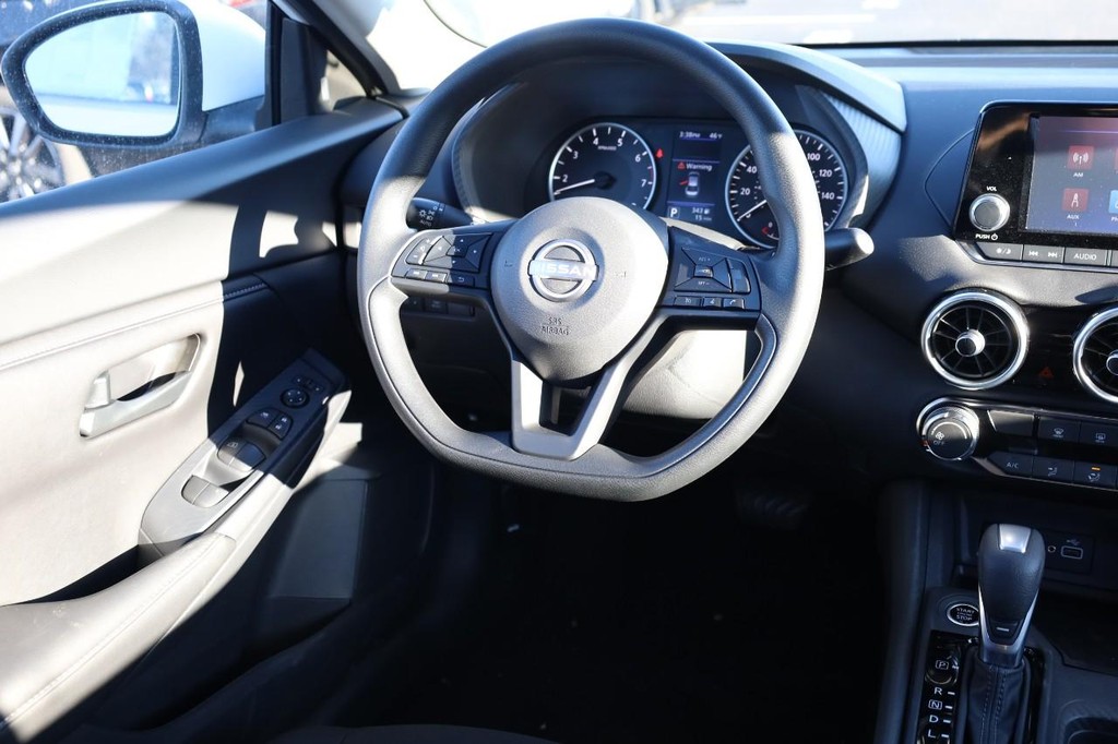 Nissan Sentra Vehicle Image 21