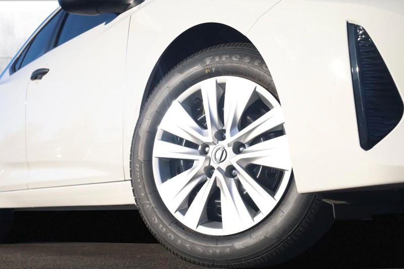 Nissan Sentra Vehicle Image 03