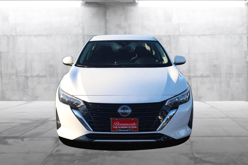 Nissan Sentra Vehicle Image 04