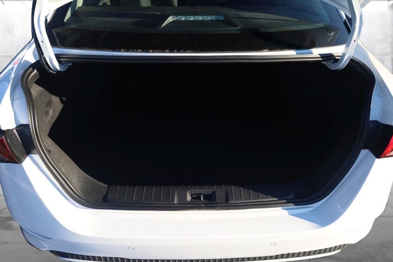 Nissan Sentra Vehicle Image 07