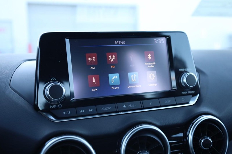 Nissan Sentra Vehicle Image 11