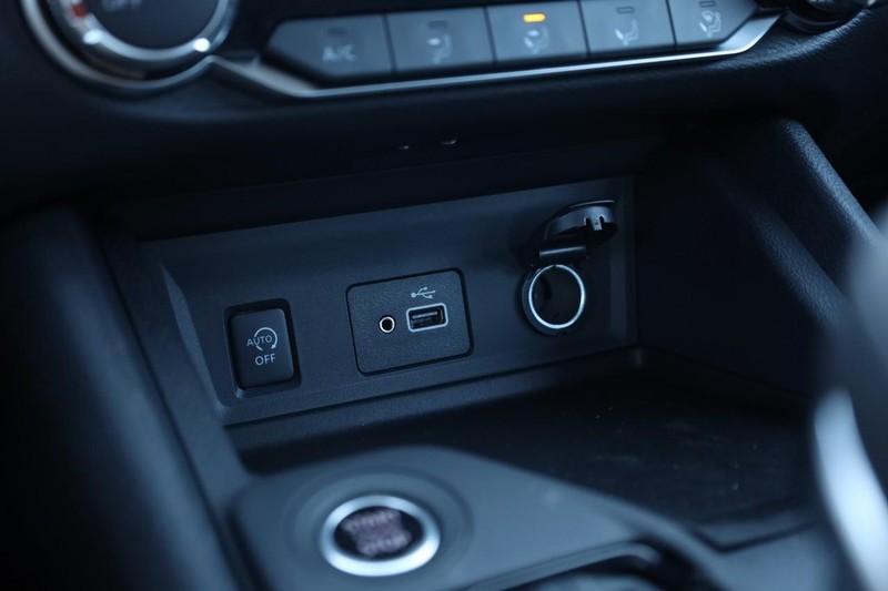 Nissan Sentra Vehicle Image 14