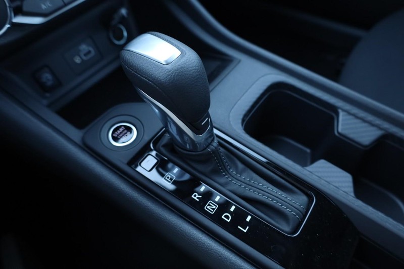 Nissan Sentra Vehicle Image 15