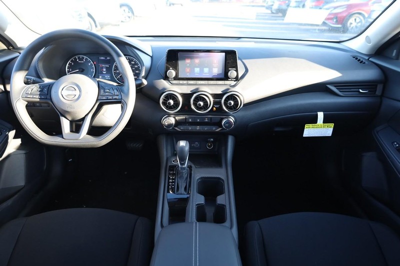 Nissan Sentra Vehicle Image 20