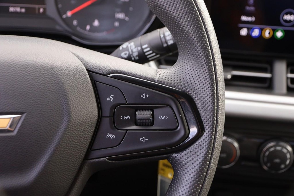 Chevrolet Trax Vehicle Full-screen Gallery Image 12