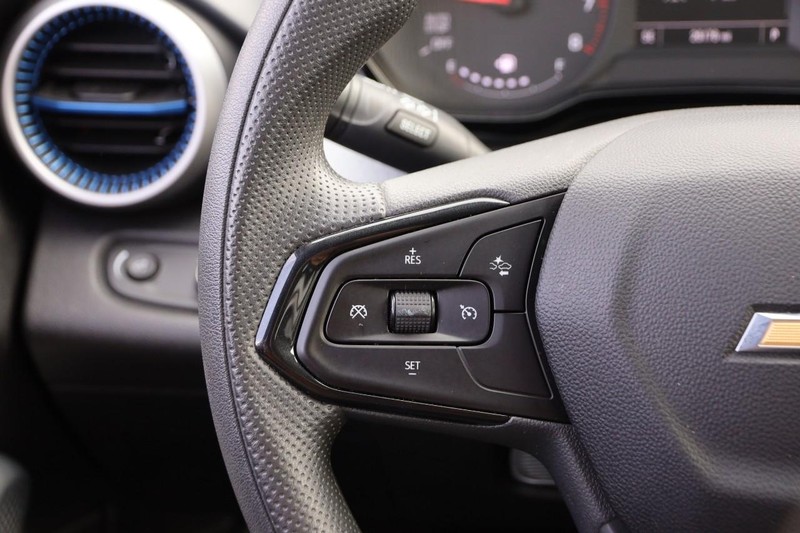 Chevrolet Trax Vehicle Image 11