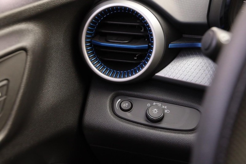 Chevrolet Trax Vehicle Image 17