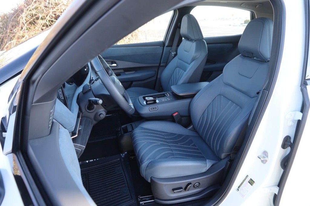 Nissan ARIYA Vehicle Image 10