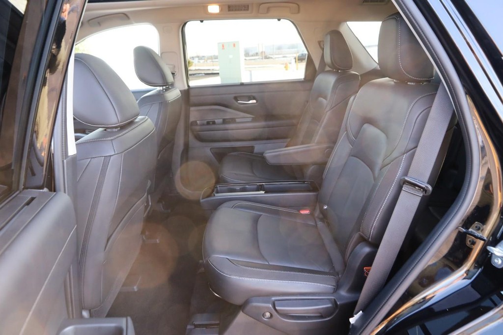 Nissan Pathfinder Vehicle Image 10