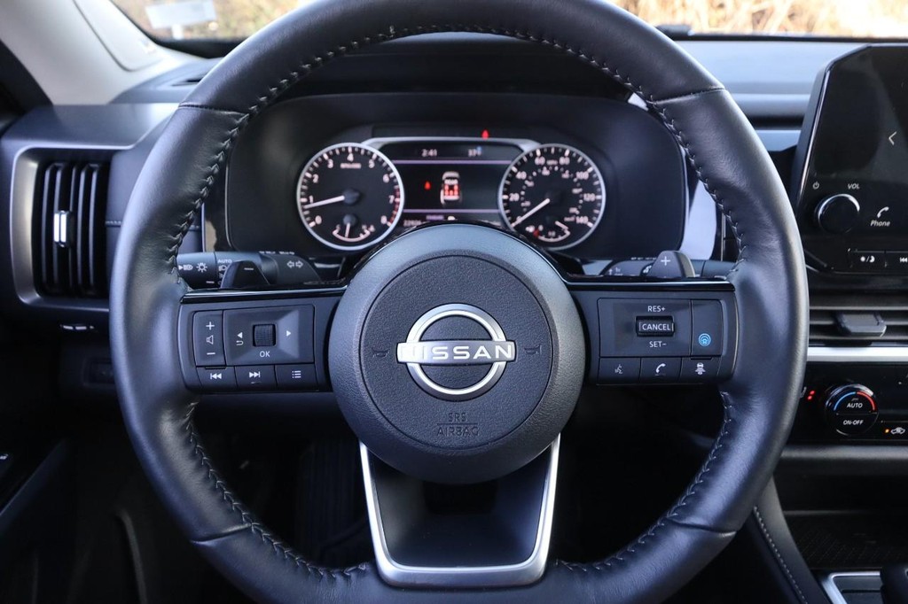 Nissan Pathfinder Vehicle Image 12