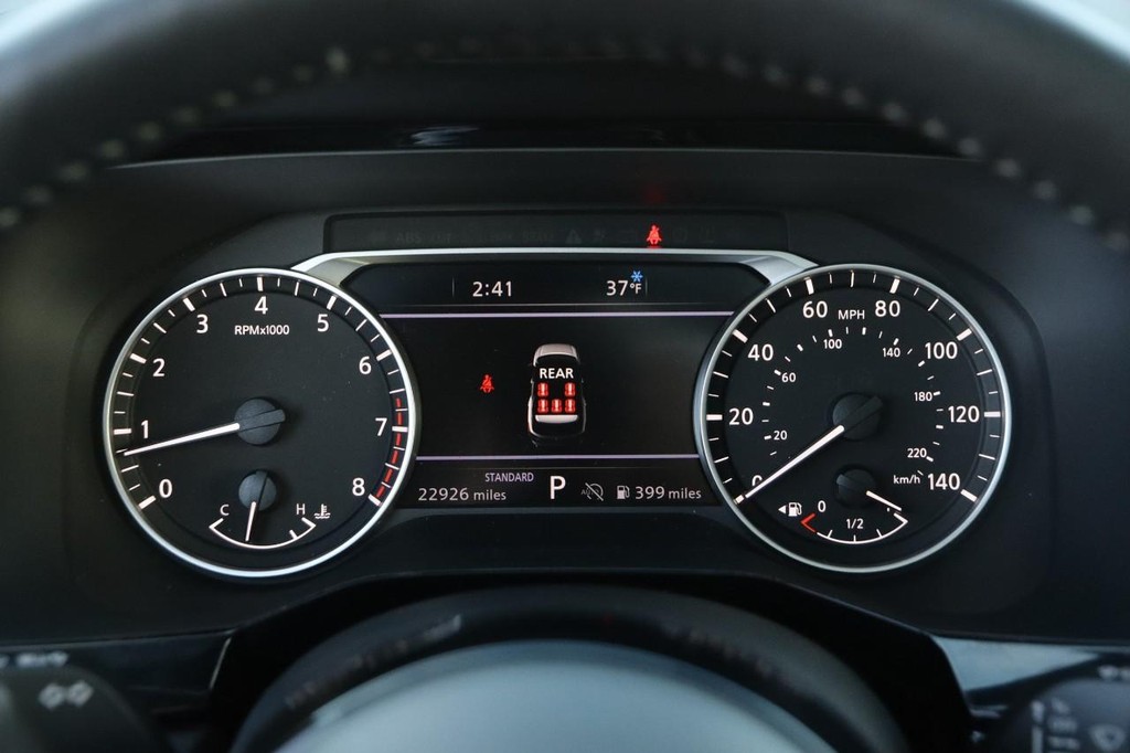 Nissan Pathfinder Vehicle Image 15