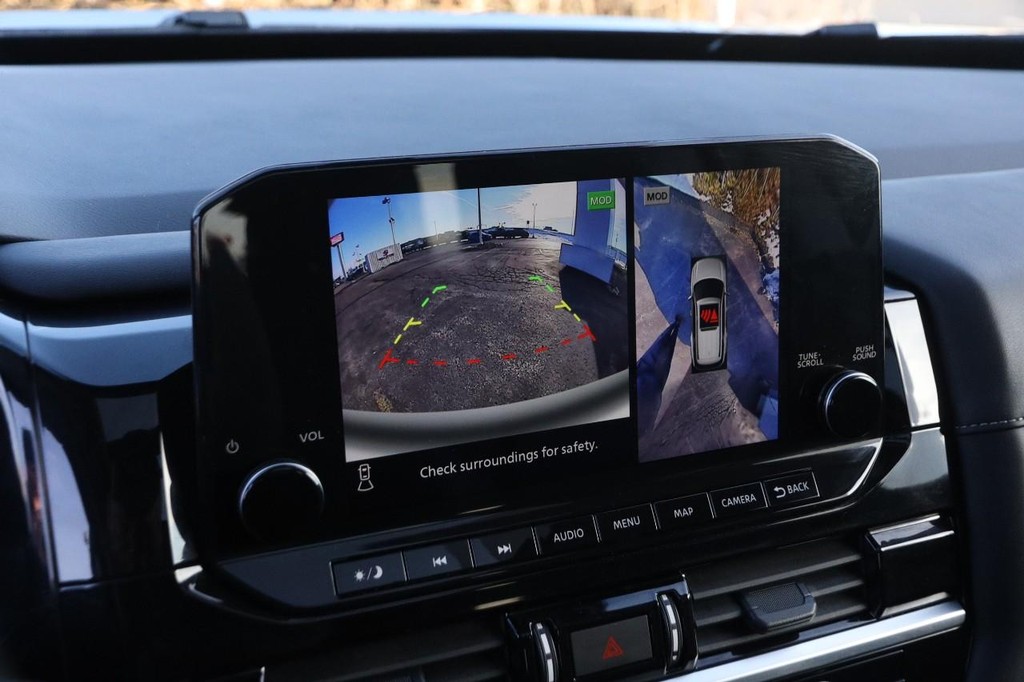 Nissan Pathfinder Vehicle Image 18