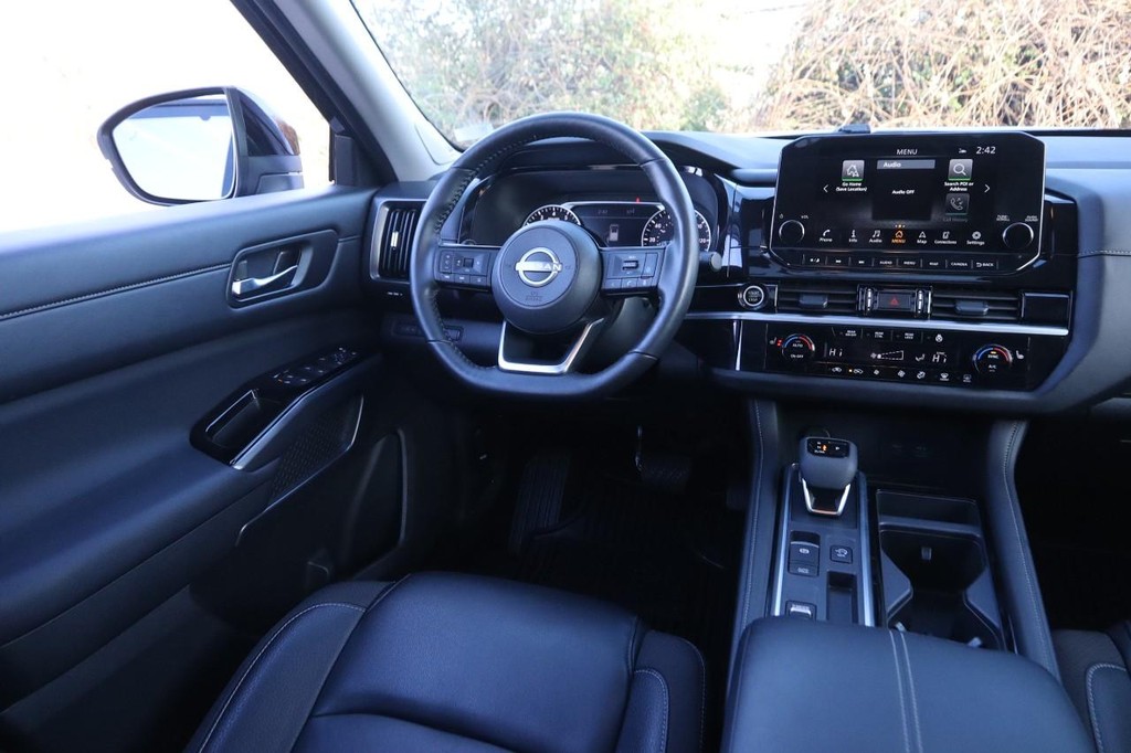 Nissan Pathfinder Vehicle Image 23