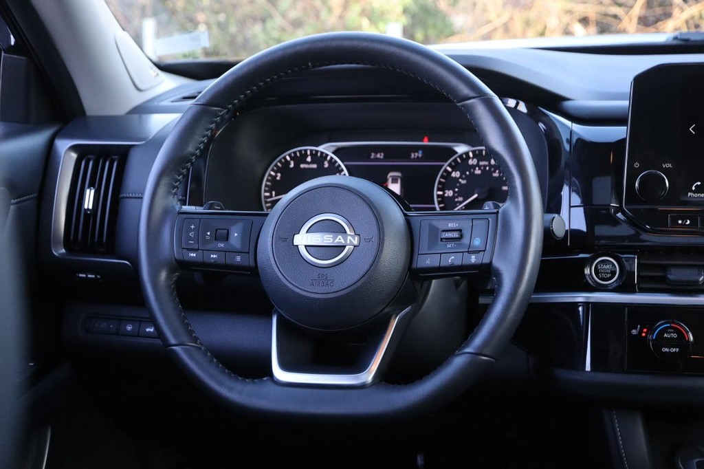 Nissan Pathfinder Vehicle Image 24