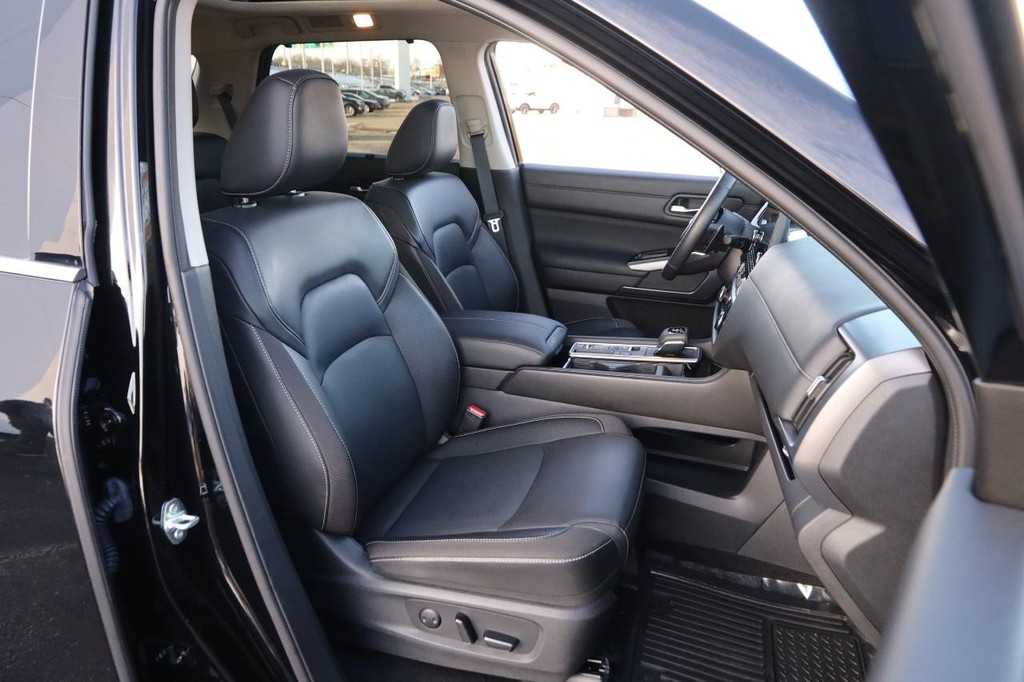 Nissan Pathfinder Vehicle Image 27