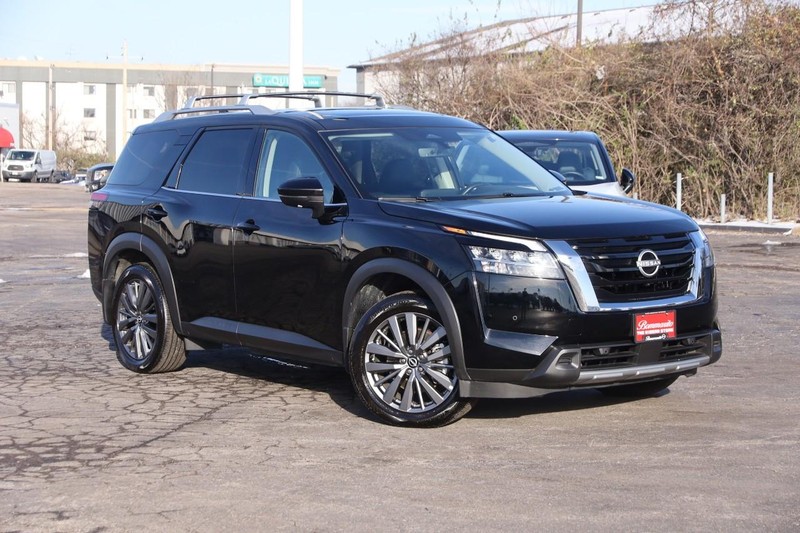 Nissan Pathfinder Vehicle Image 02