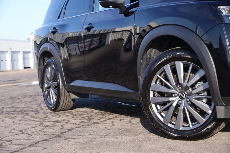 Nissan Pathfinder Vehicle Image 03