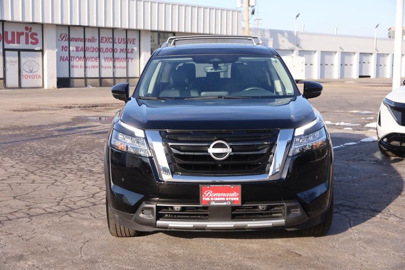 Nissan Pathfinder Vehicle Image 04