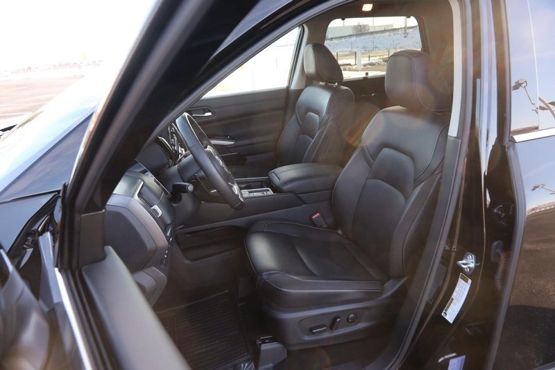 Nissan Pathfinder Vehicle Image 09