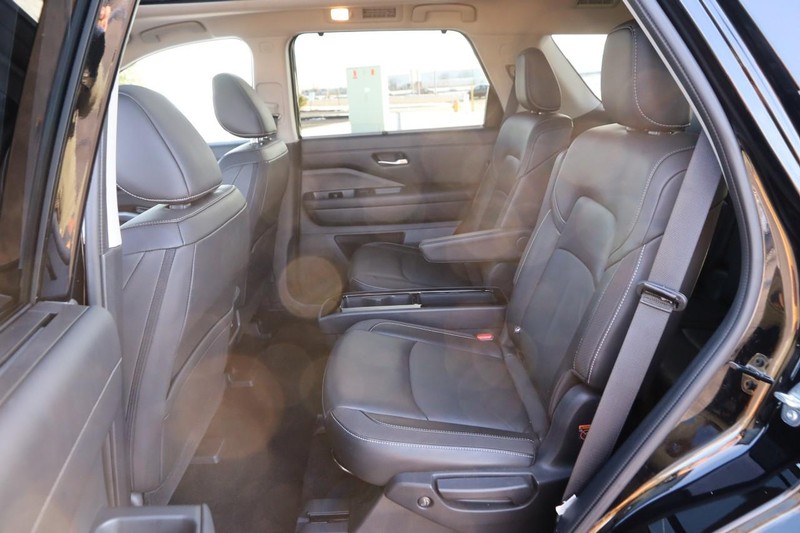 Nissan Pathfinder Vehicle Image 10