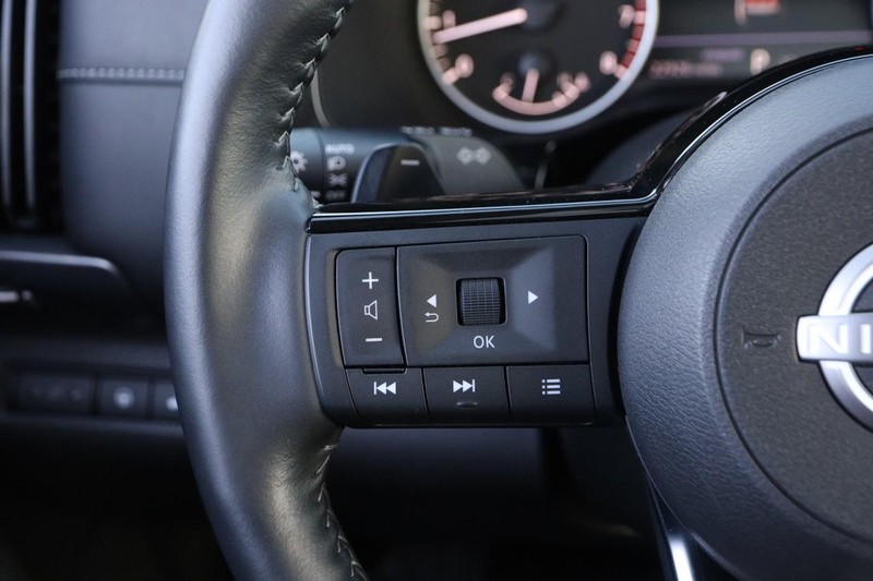 Nissan Pathfinder Vehicle Image 13