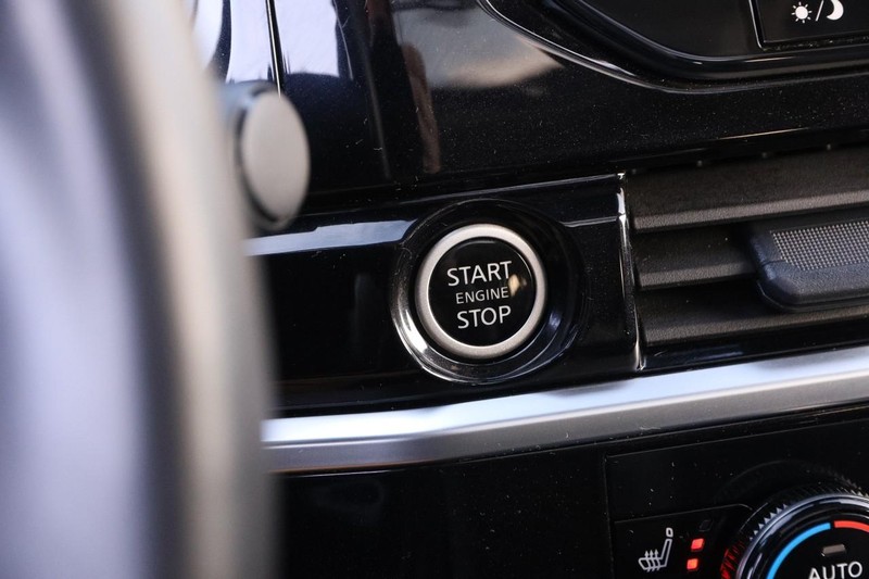 Nissan Pathfinder Vehicle Image 16