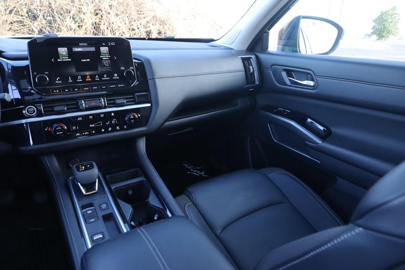 Nissan Pathfinder Vehicle Image 26