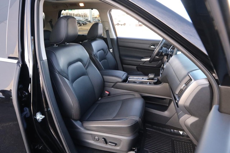 Nissan Pathfinder Vehicle Image 27