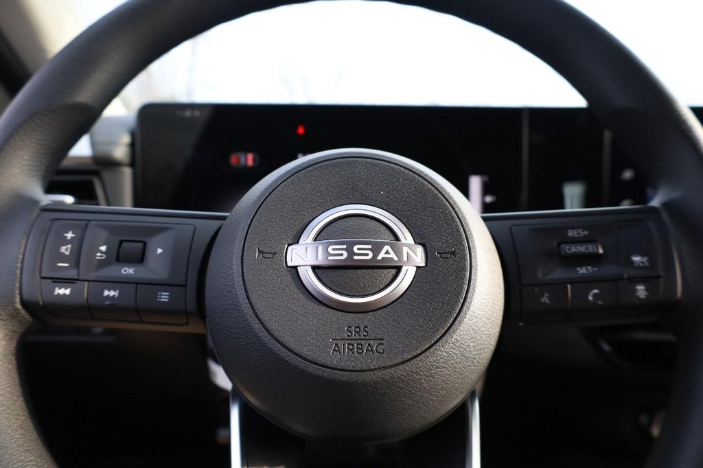 Nissan Kicks Vehicle Image 09