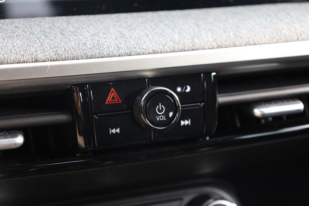 Nissan Kicks Vehicle Image 13